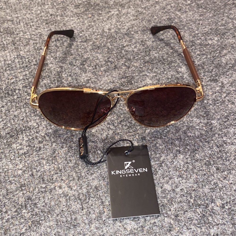 NWT - Trendy Unisex Titanium Stainless-Steel Alloy Polarized Aviator Sunglasses